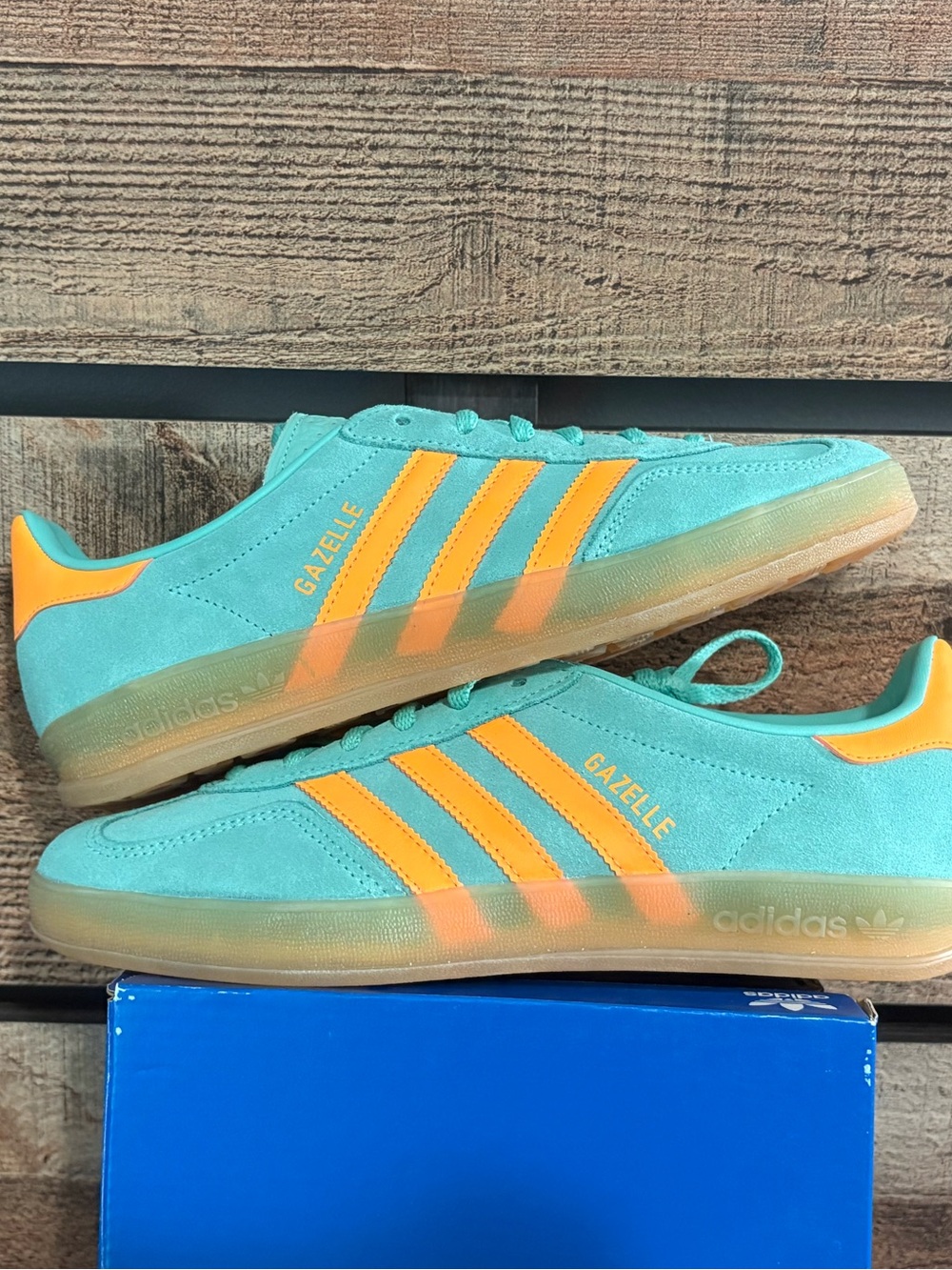 adidas Gazelle Teal and Orange Suede shoes. Unisex style and colors. Women’s 9
